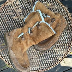 BORN Leather Malawi Full Zip Shearling Sheep Skin Boots Size 9 Tan Moccasin